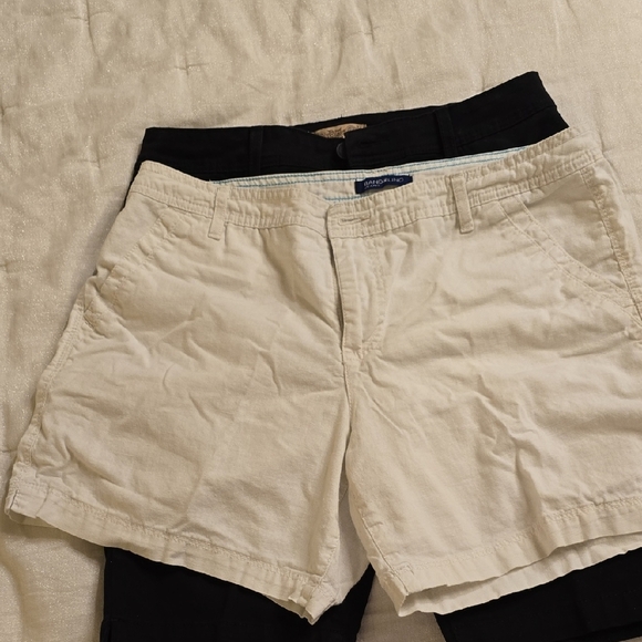 Bandolino Women's White and Vintage America Black Shorts Set - Picture 6 of 11